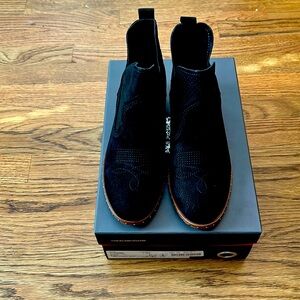 Brand new Vince Camuto booties